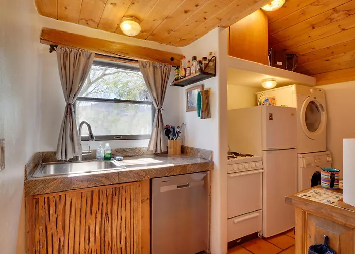 Apartment Unwind Poolside, Scenic Sonoran Desert Retreat! Tucson