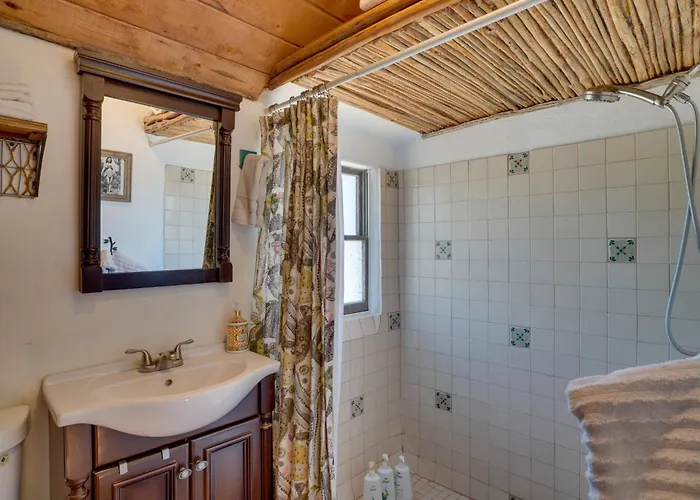 Apartment Unwind Poolside, Scenic Sonoran Desert Retreat! Tucson